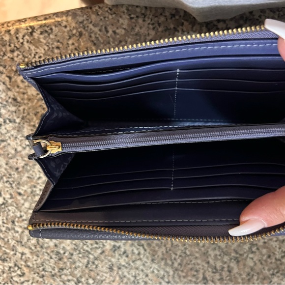 Gently used periwinkle full size wallet - Picture 3 of 4